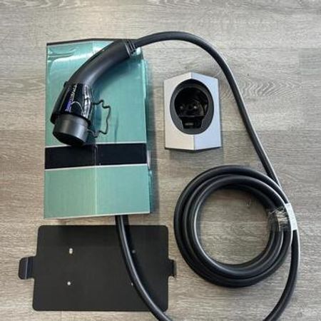 Lynk and Co 900 charger adapter