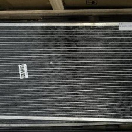 "Lixiang L7" su radiatoru