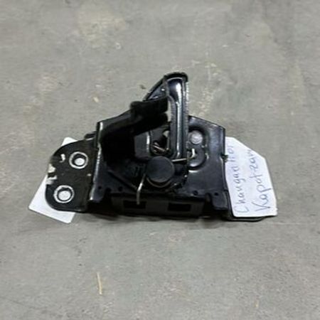 "Toyota Corolla Cross" kapot kilidi