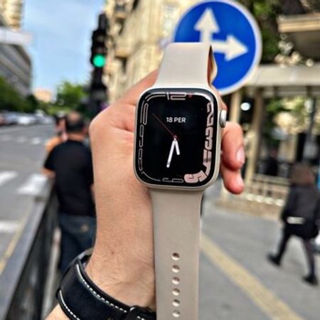 Apple Watch Series 7 Aluminum Starlight 45mm