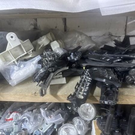 Toyota Prius bufer kirşəsi