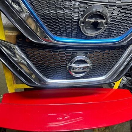 Nissan Note radiator barmaqlığı