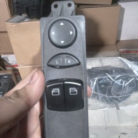 Mercedes şüşəqaldıran düyməsi