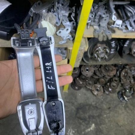 Toyota Fielder qapı tutacağı