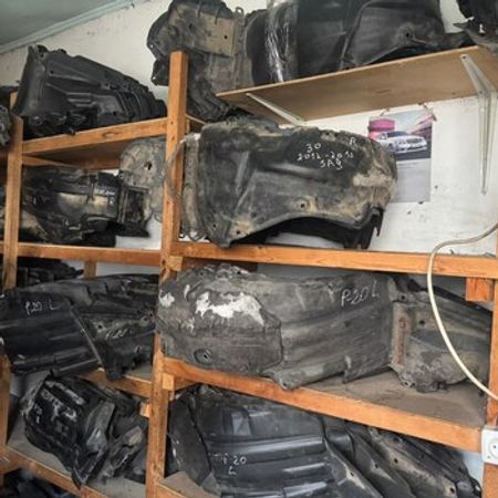 Toyota Prius qanad altlıqları