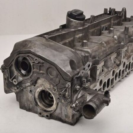 Mercedes 613 üçün mühərrik başlığı