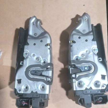 Mercedes W447 Vito qapı kilidi