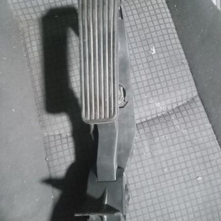 Mercedes Panorama qaz pedalı