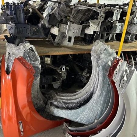 "Nissan Note" kapot və qanadı