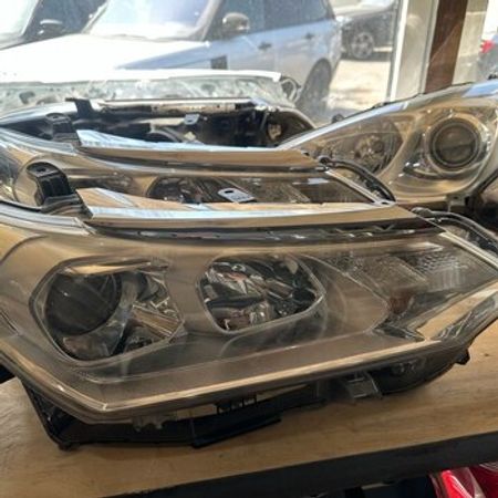 "Toyota Fielder" fara və stop işıqları