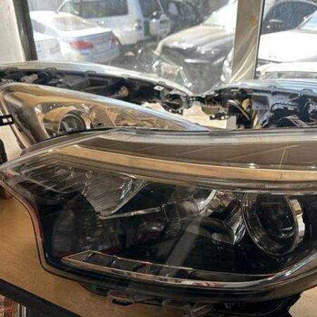 "Toyota Fielder" fara və stop işıqları