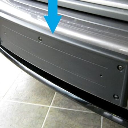 "Range Rover Vogue 2012" qabaq nömrə altı