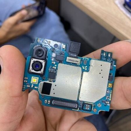 "Samsung Galaxy A40" platası