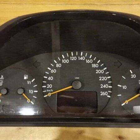 Mercedes Benz cihazlar paneli – Ehtiyat hissələri – ucuztap.az