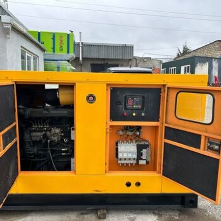 "Universal" generatoru