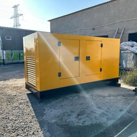 "Universal" generatoru