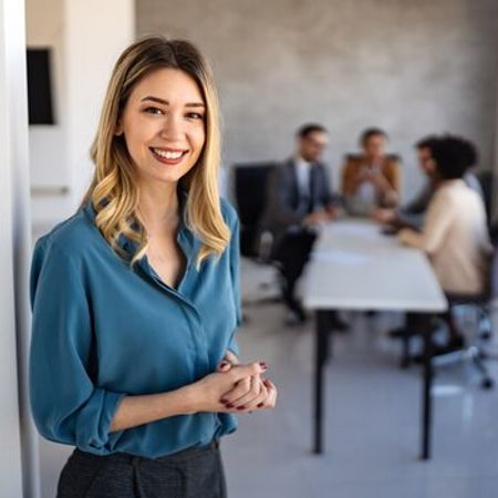 Satış üzrə menecer tələb olunur