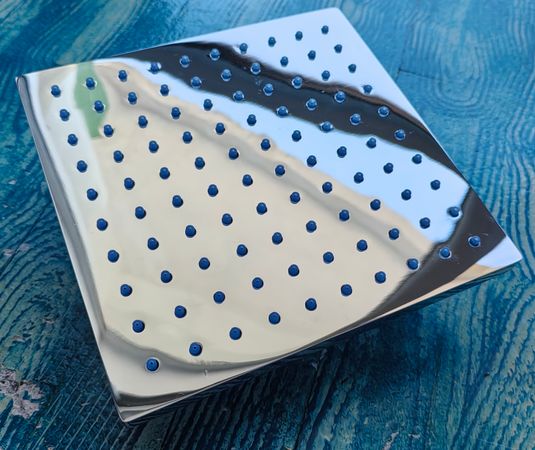 Kvadrat duş başlığı 17x17 sm, latun (metal) və kvadrat borusu 33 sm, latun (metal)