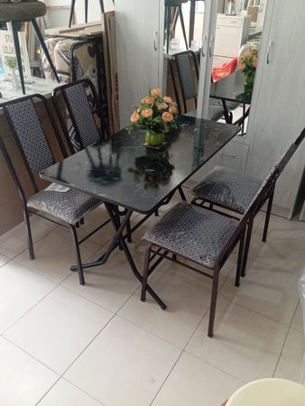 Qatlanan masa və stullar