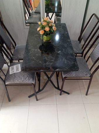 Qatlanan masa və stullar