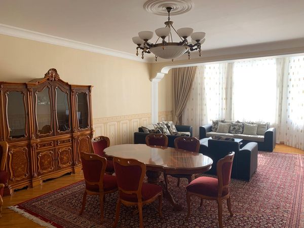 4-otaqlı Yeni Tikili, Məhəmməd Naxçıvani Küç. - 21, 200 M²