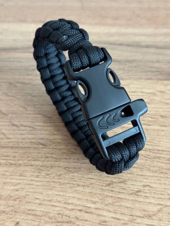 Offroad qara hərbi biləklik