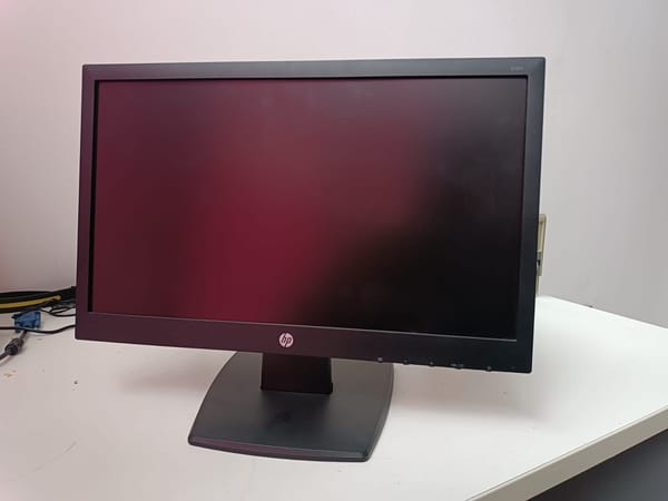 Müxtəlif markalı kompüter monitorları