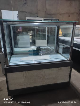 Şirniyyat soyuducusu