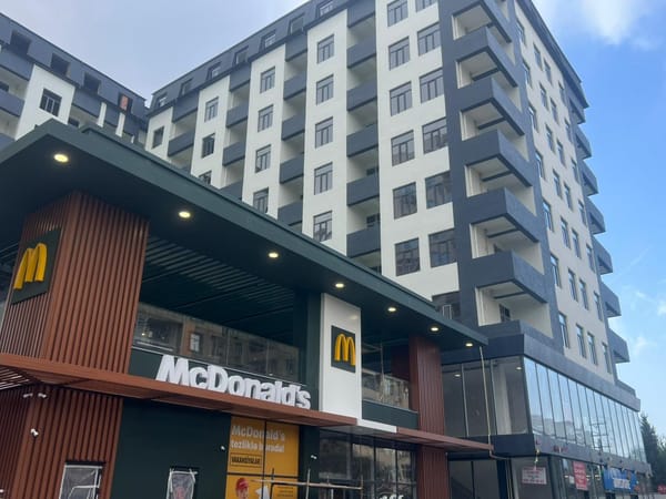 2-otaqlı Yeni tikili, Xırdalan ş, M.Hüseynzadə küçəsində küç, McDonaldsin binası, 72 m²