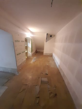 Obyekt, nizami metrosu, 110 m²