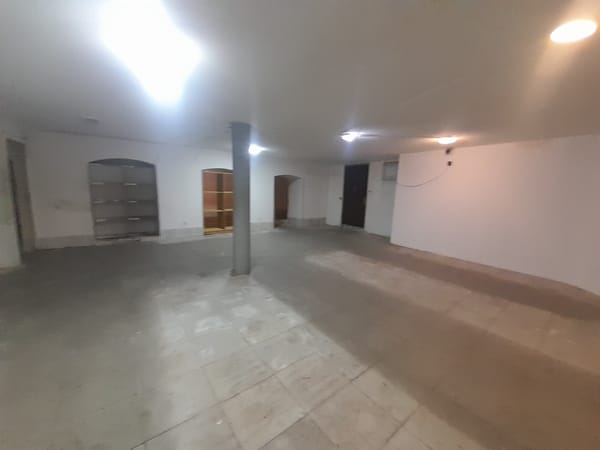 Obyekt, nizami metrosu, 110 m²