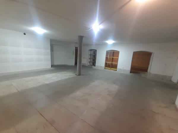 Obyekt, nizami metrosu, 110 m²