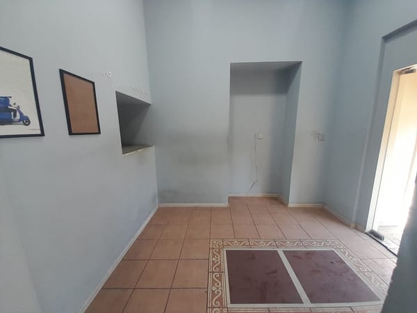 Obyekt, nizami metrosu, 220 m²