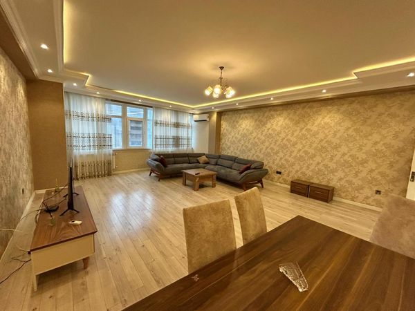 3-otaqlı Yeni tikili, 28 May küç, 173 m²