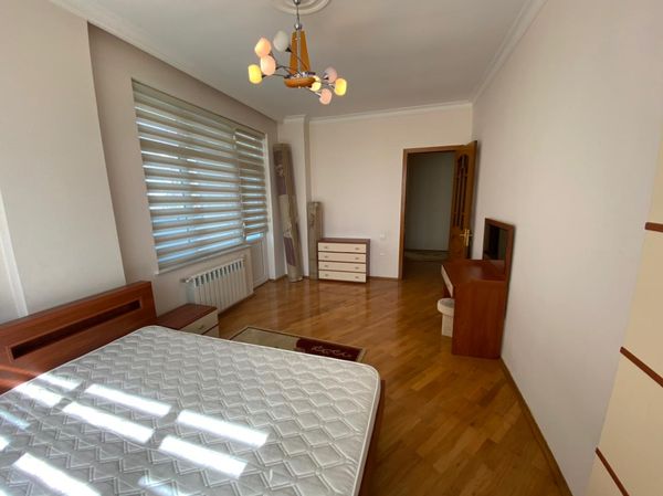 3-otaqlı Yeni tikili, Səməd Vurğun küç, 190 m²