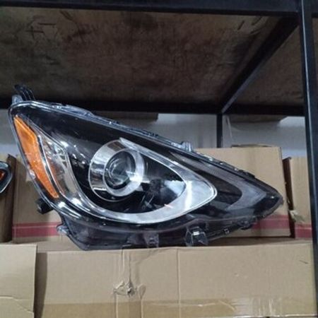 Toyota Prius C sağ ön farası – Ehtiyat hissələri – ucuztap.az