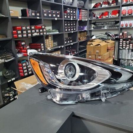 Toyota Prius С ön farası – Ehtiyat hissələri – ucuztap.az