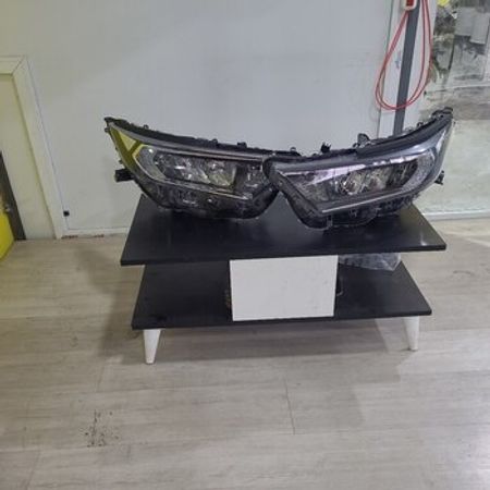 Toyota Rav 4 2018 ön farası – Ehtiyat hissələri – ucuztap.az