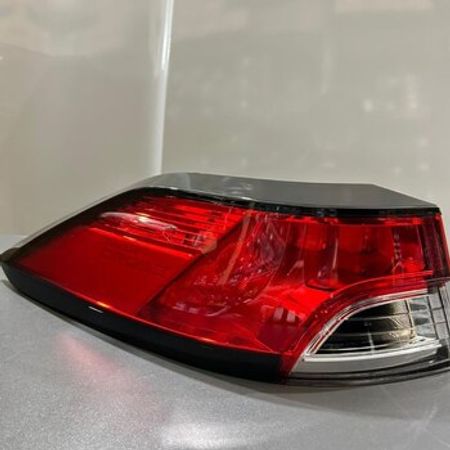 Toyota Corolla cross arxa stop işığı – Ehtiyat hissələri – ucuztap.az