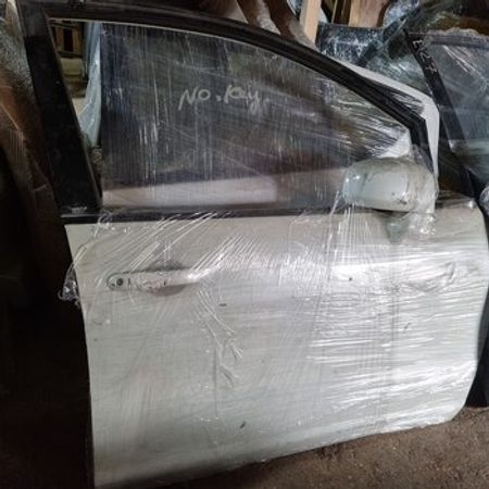 Nissan Tiida ön sağ qapı – Ehtiyat hissələri – ucuztap.az