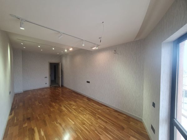 2-otaqlı Yeni tikili, 9 MKRN, «ÜZEYIR» şadlıq sarayı yaxınlığında, 115 m²