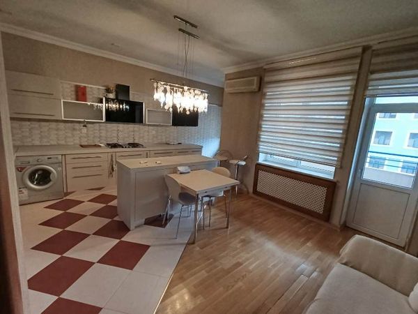 4-otaqlı Yeni tikili, Səməd Vurğun küç., 200 m²