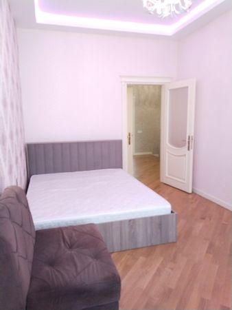 4-otaqlı Yeni tikili, Üzeyir Hacıbəyov küç., 120 m²