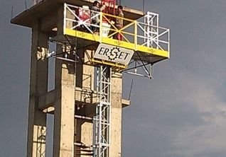 Qaldırıcı tək qüllə