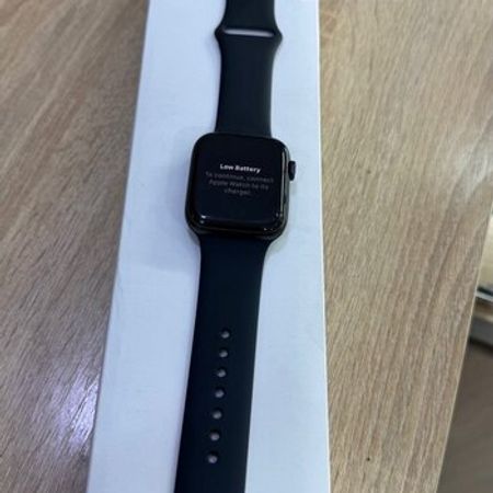 Apple Watch SE Space Gray 44mm