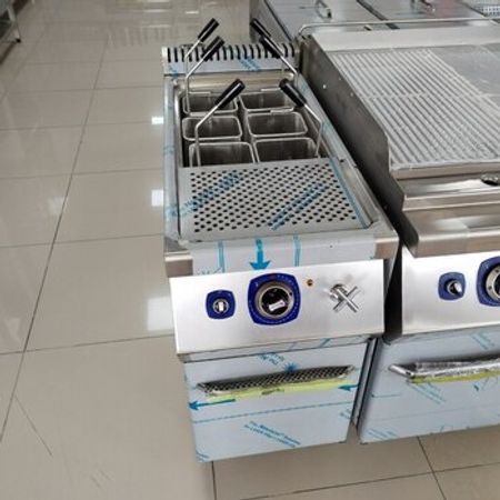 Makaron bişirən "Kromlüks"