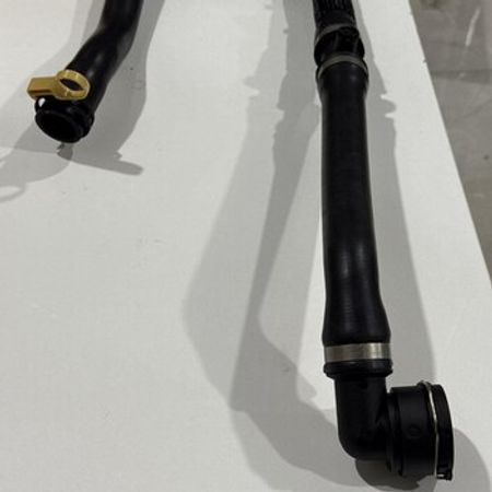 Land Rover, Range Rover su xortumu LR032347 (radiator üst şlanq, trubka) – Ehtiyat hissələri – ucuztap.az