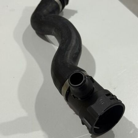 BMW üst radiator şlanqı – Ehtiyat hissələri – ucuztap.az