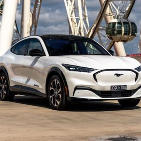 "Ford Mustang Mach-E" şüşələri