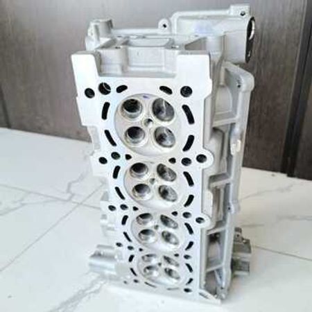 "Chevrolet Cobalt" mühərrik başlığı